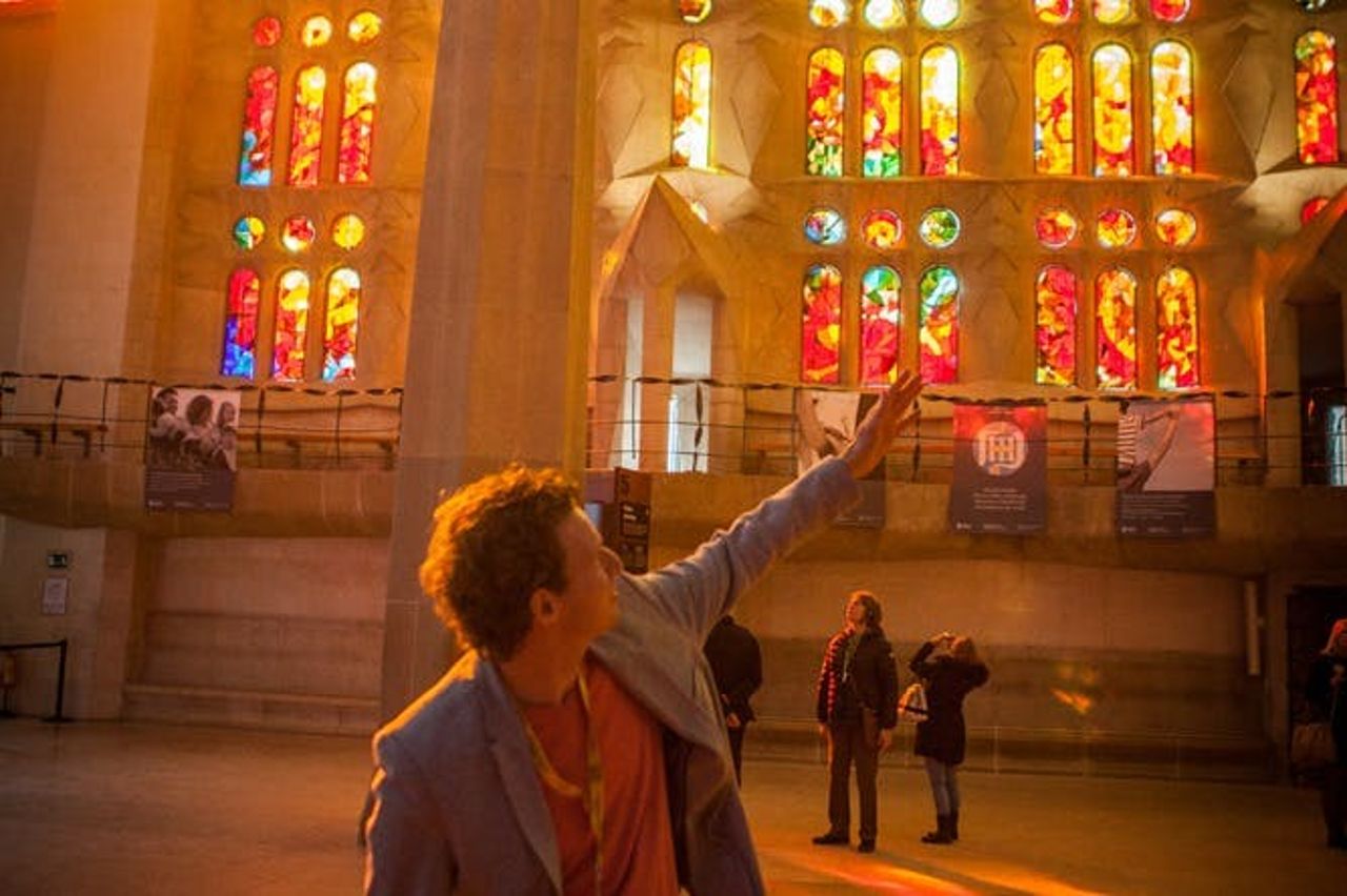 Vai con un locale: Salta la fila per il tour della Sagrada Família in olandese — 2