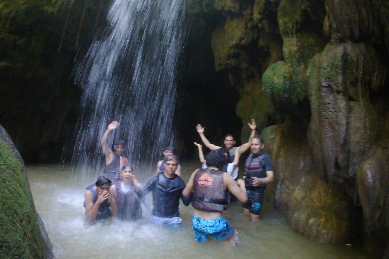 Foresta di Vega Baja: Escursione guidata alle grotte e alla cascata