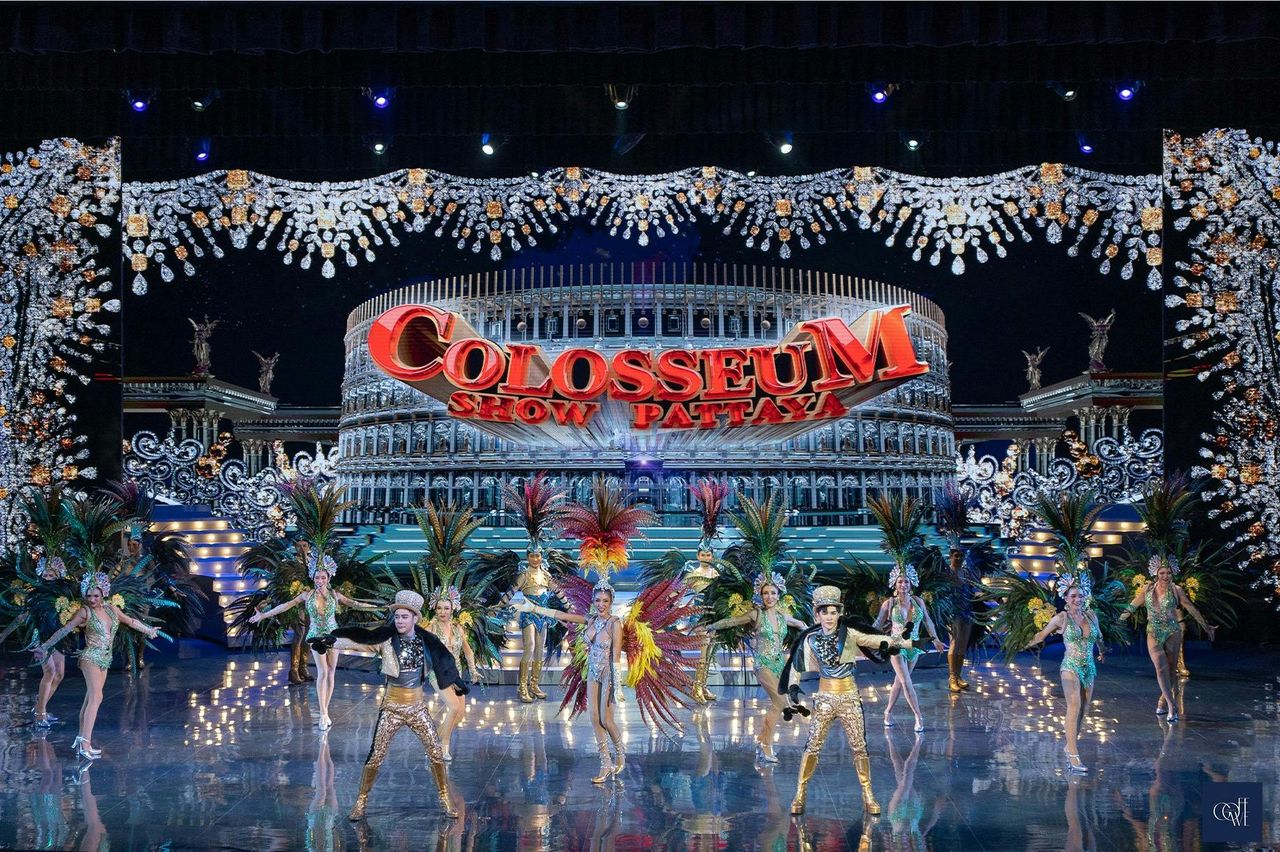 Spettacolo di cabaret al Colosseo di Pattaya
