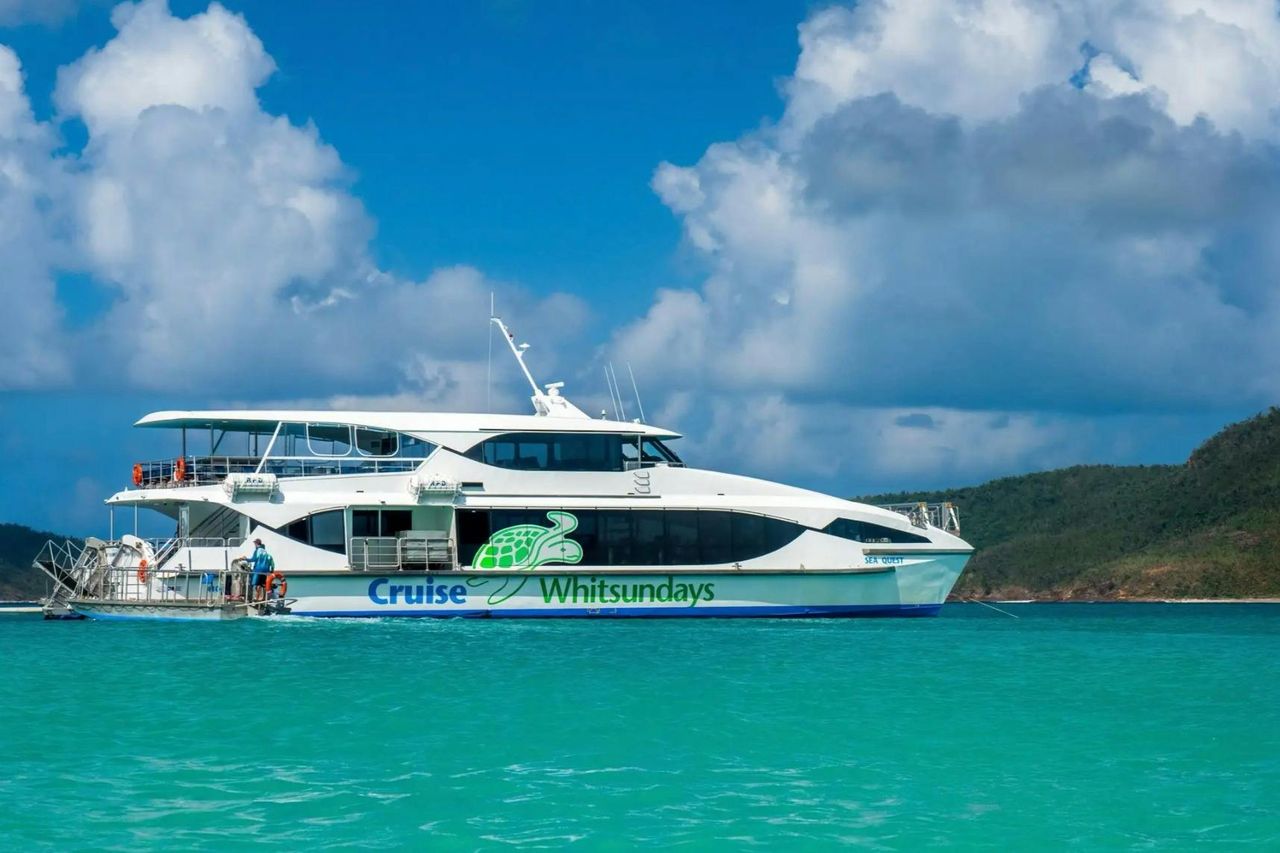 Spiaggia di Whitehaven: Tour in barca da Airlie Beach + tour guidato di Hill Inlet + barbecue
