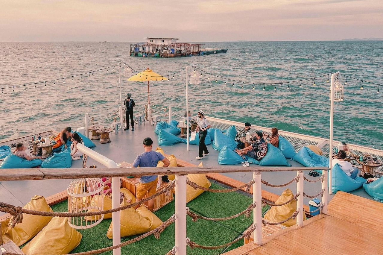 Tappia Floating Cafe Pattaya: Bevanda + Pesca al calamaro + Trasferimenti — 4