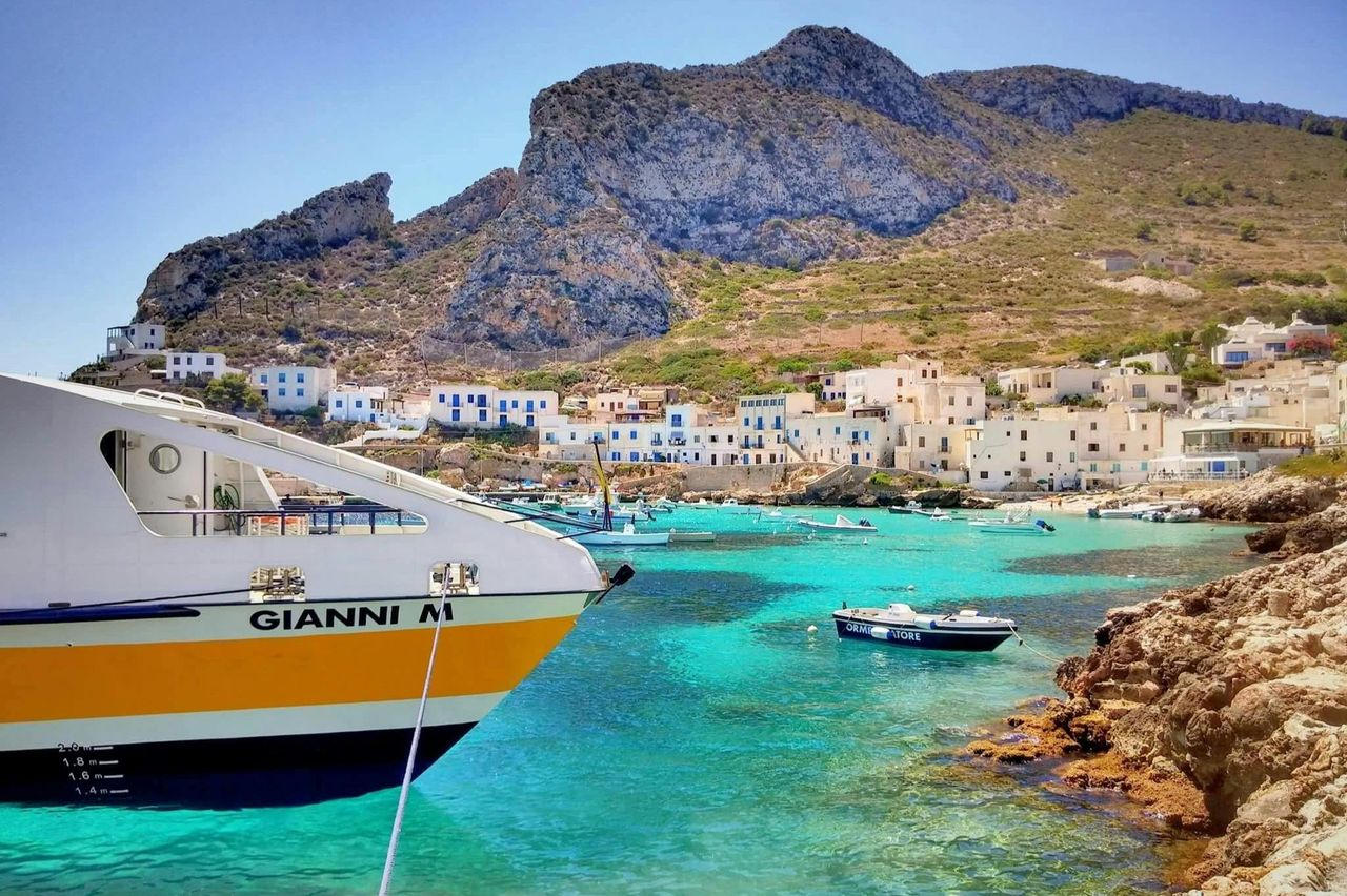 Isole Eolie: Traghetto di sola andata da Filicudi a Milazzo