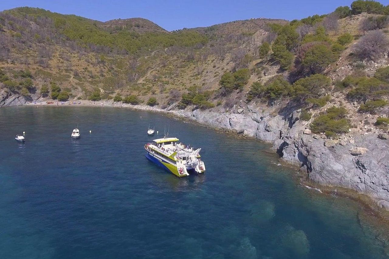 Cala Murtra: Tour serale in barca da Roses + Guida audio — 8