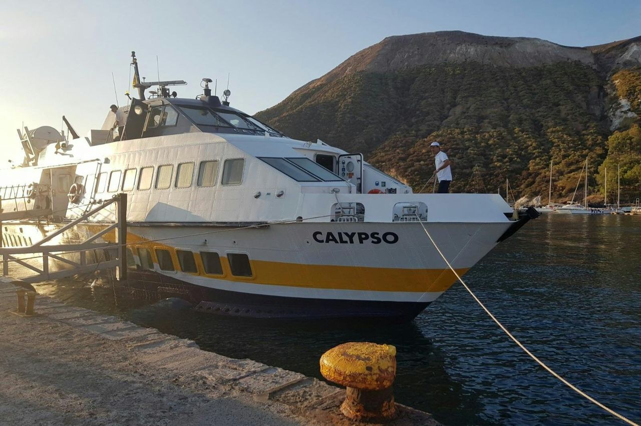Isole Eolie: Traghetto di sola andata da Lipari a Filicudi
