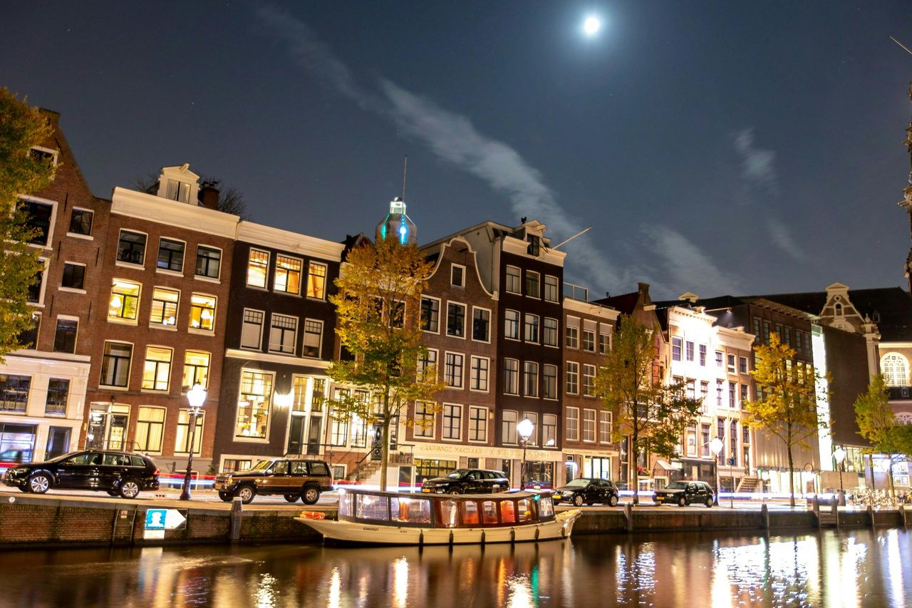 Amsterdam: Flagship Tour serale in barca aperta — 5