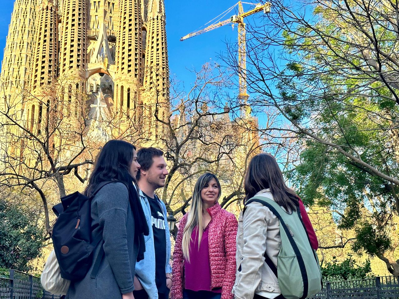 Go With A Local: Tour guidato della Sagrada Família con salta-coda in italiano — 3