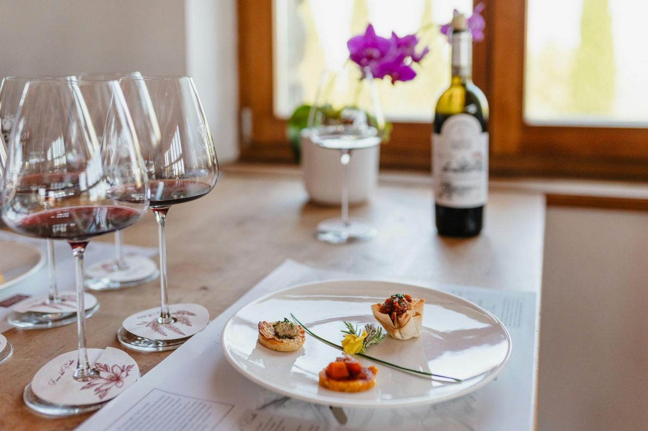 Cantina Corte Pavone: Degustazione di vini locali con antipasti gourmet