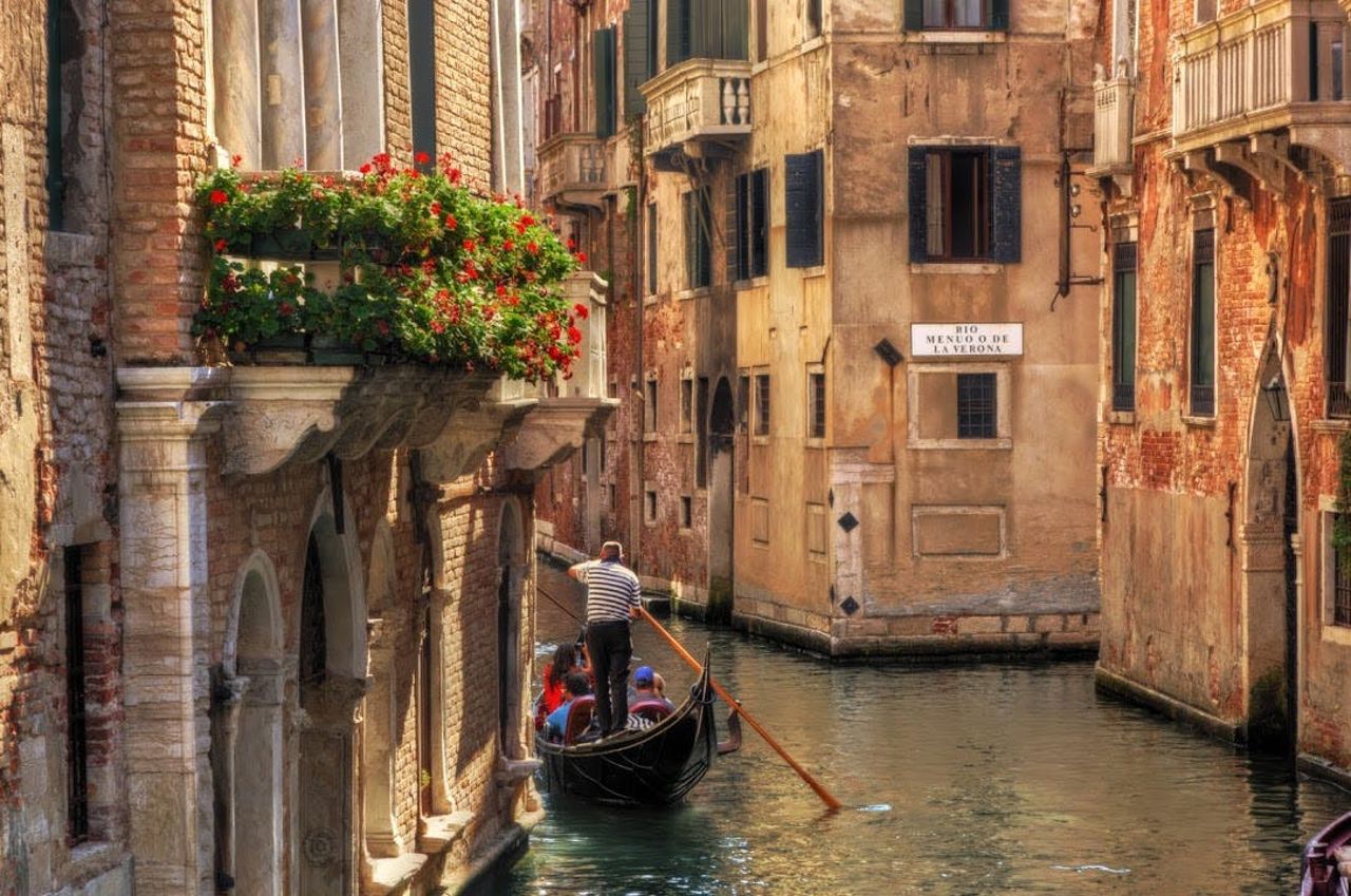 Venezia: Giro in gondola con commento dal vivo