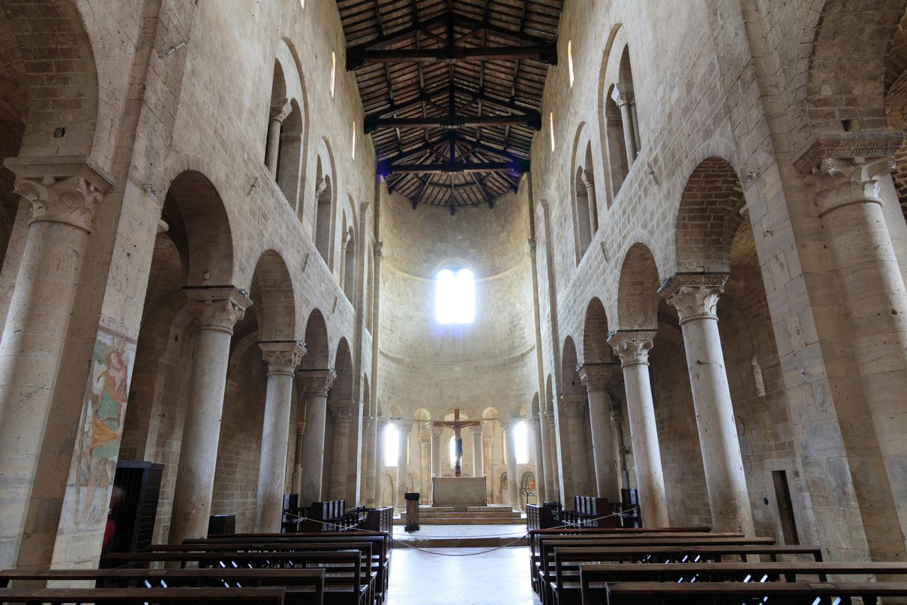 Abbazia di Sant'Antimo: Salta la fila — 5