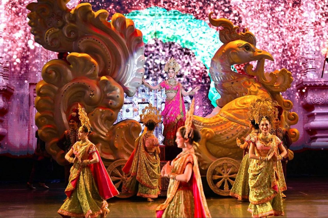 Spettacolo di cabaret al Colosseo di Pattaya — 3