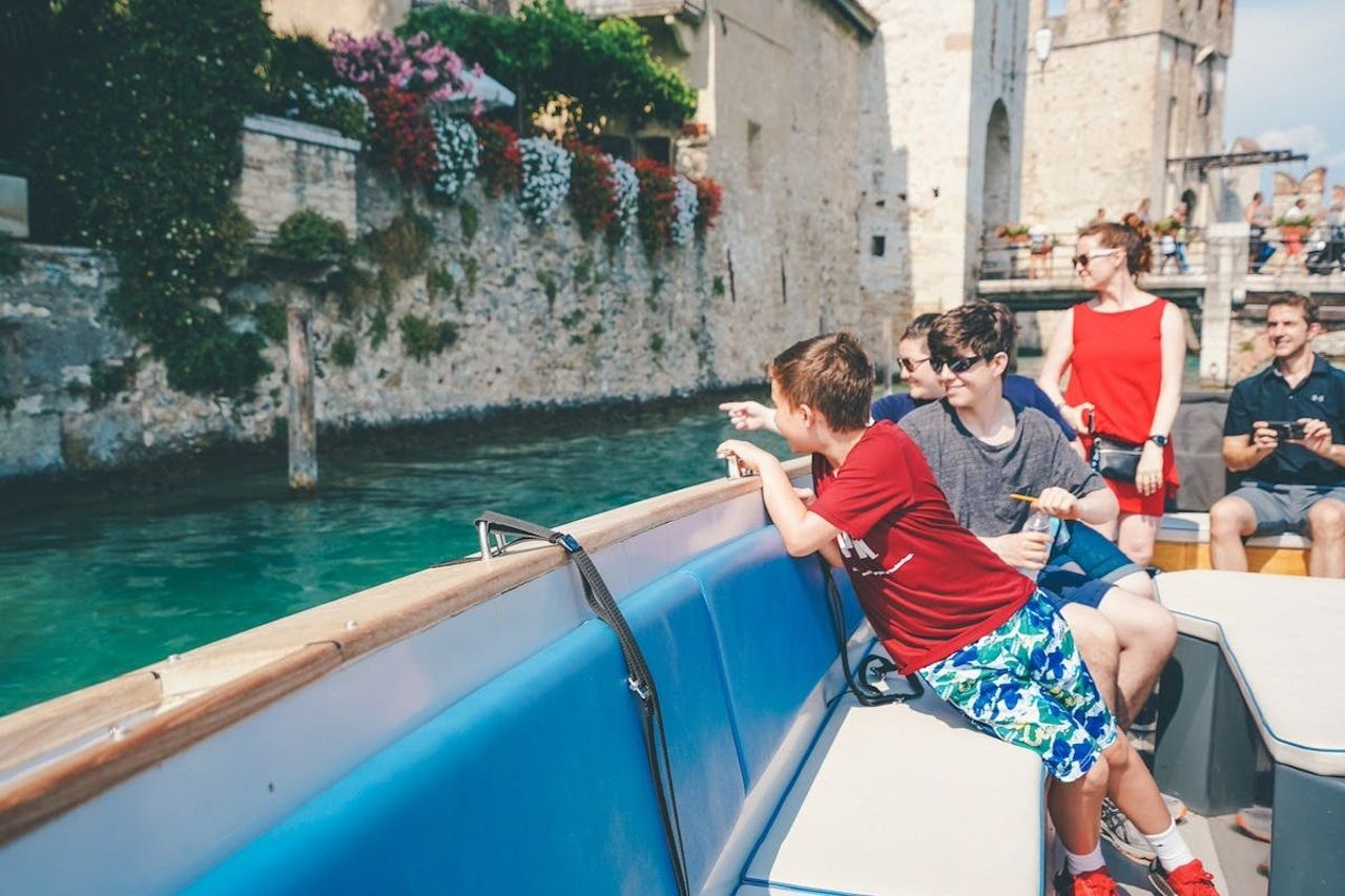 Sirmione: Tour in barca e Grotte di Catullo