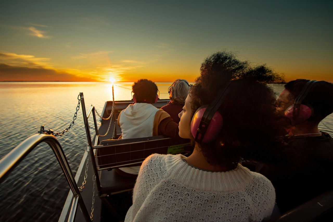 Kissimmee: tour in motoscafo delle Everglades al tramonto di Boggy Creek della durata di 1 ora