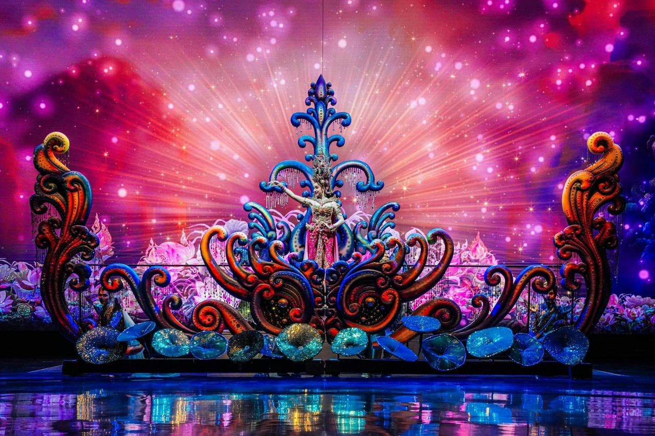 Spettacolo di cabaret al Colosseo di Pattaya — 6