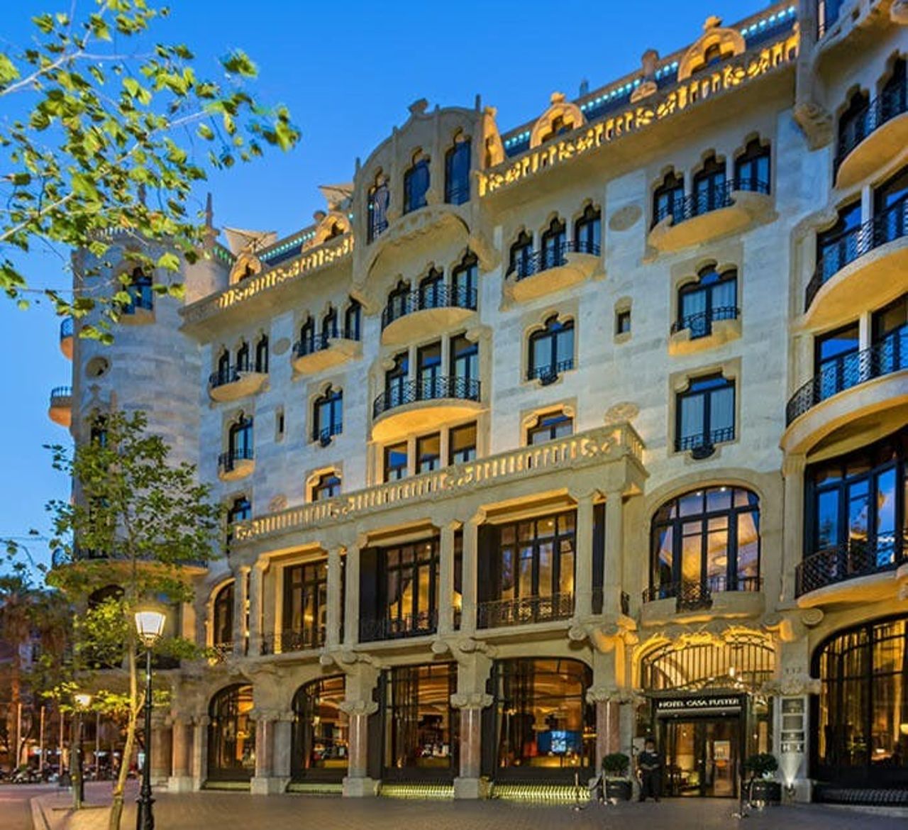 Tapa ispirata a Domènech a Casa Fuster
