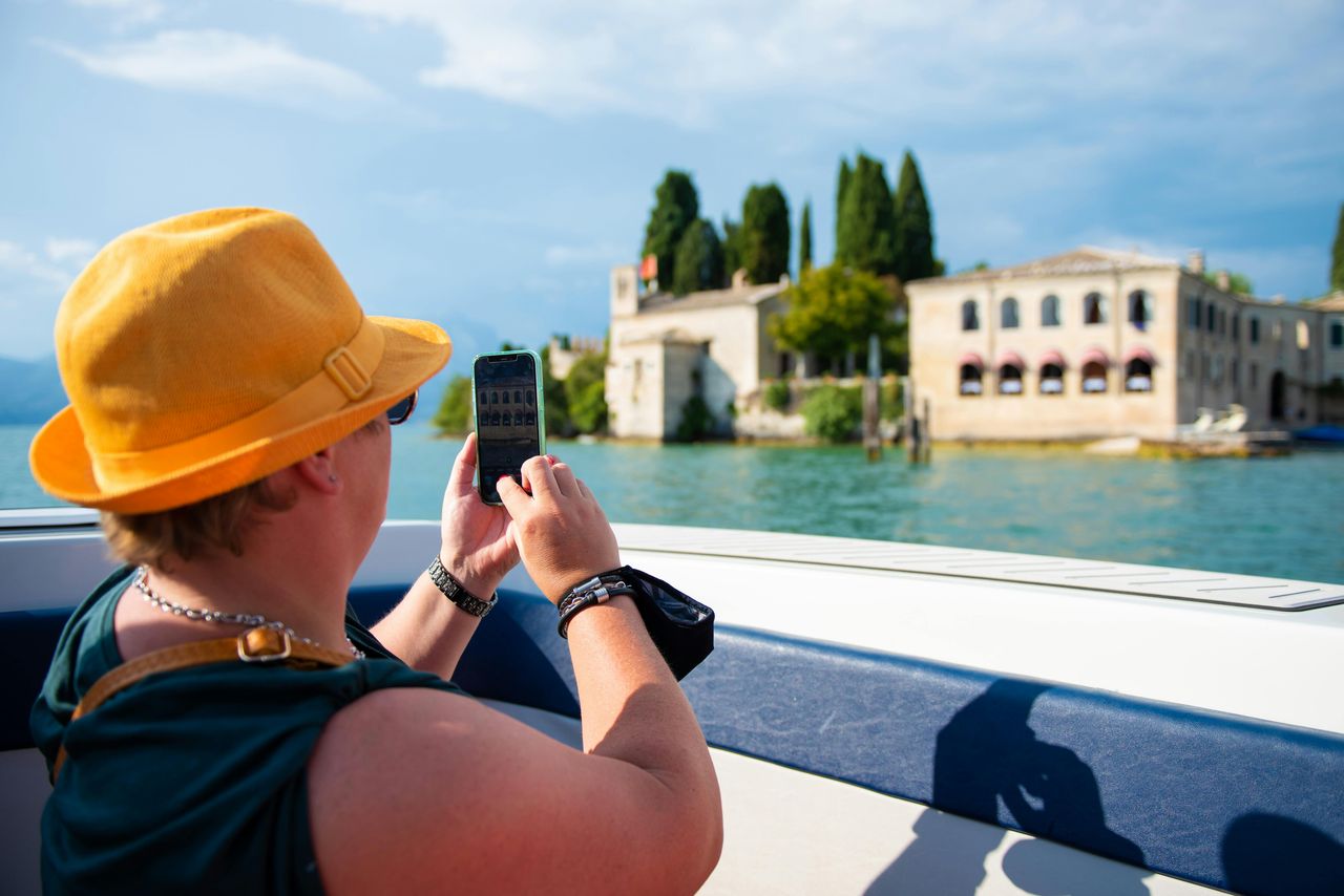 Lago di Garda: Tour in barca di 4 ore con Castelli Scaligeri + Degustazione vini