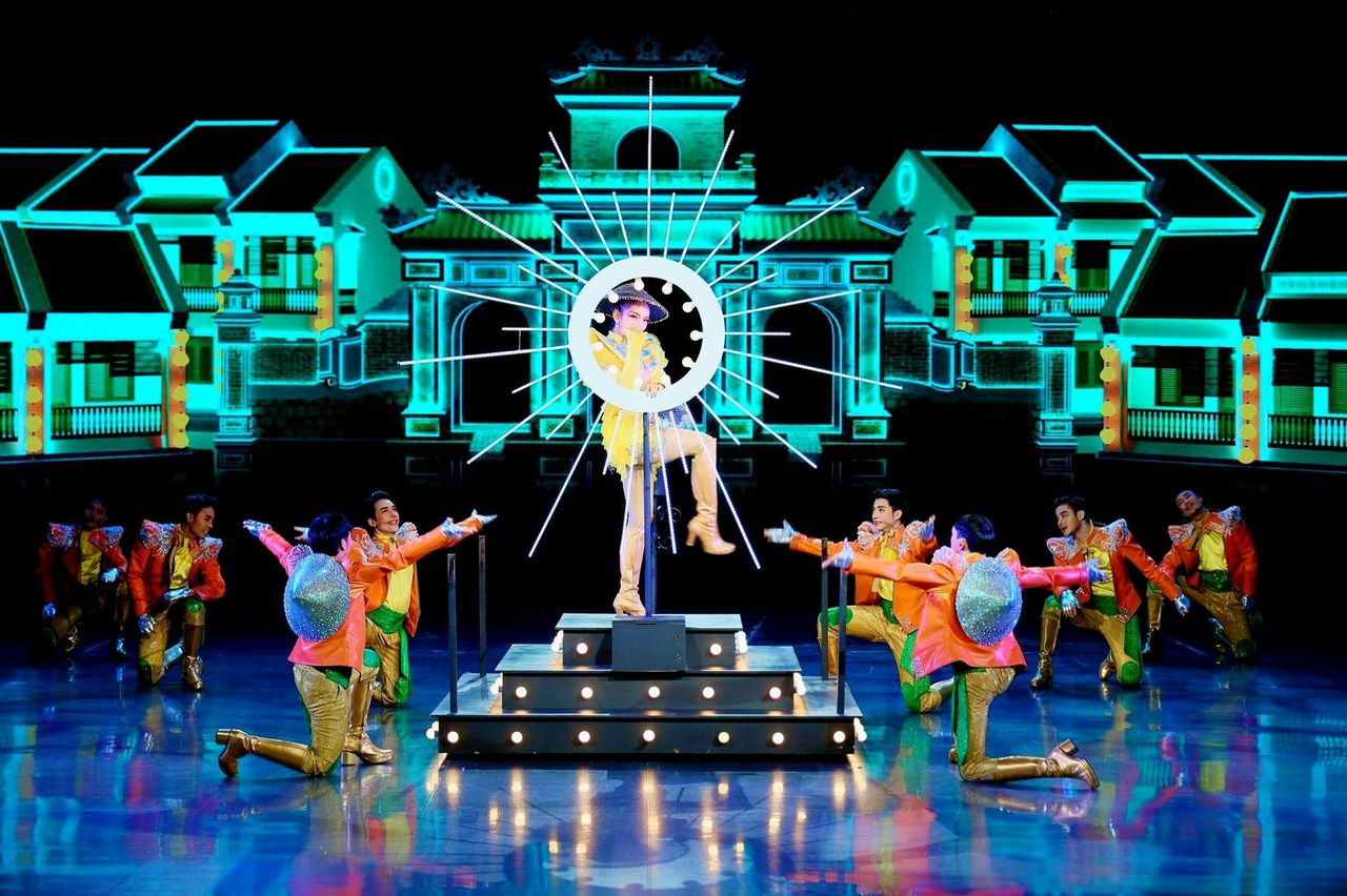 Spettacolo di cabaret al Colosseo di Pattaya — 2