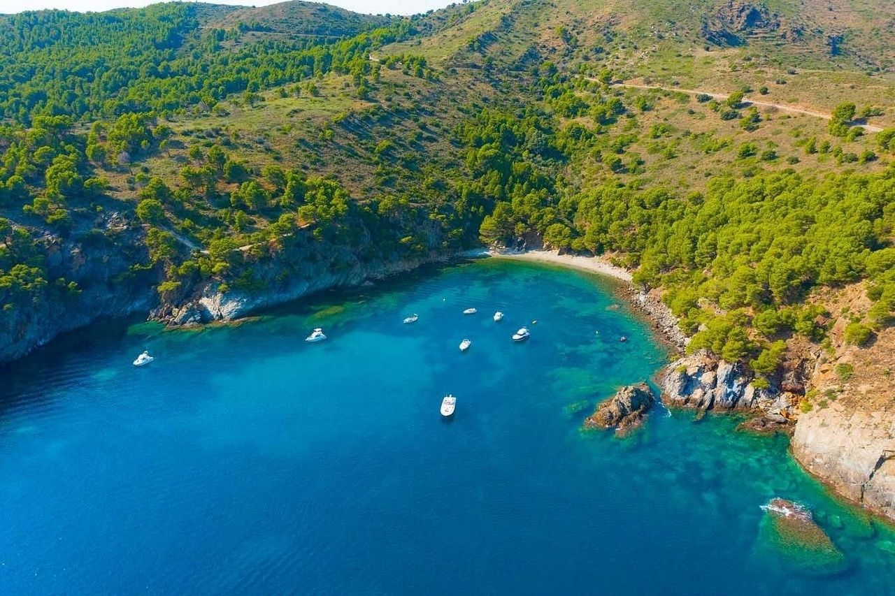 Cala Murtra: Tour serale in barca da Roses + Guida audio