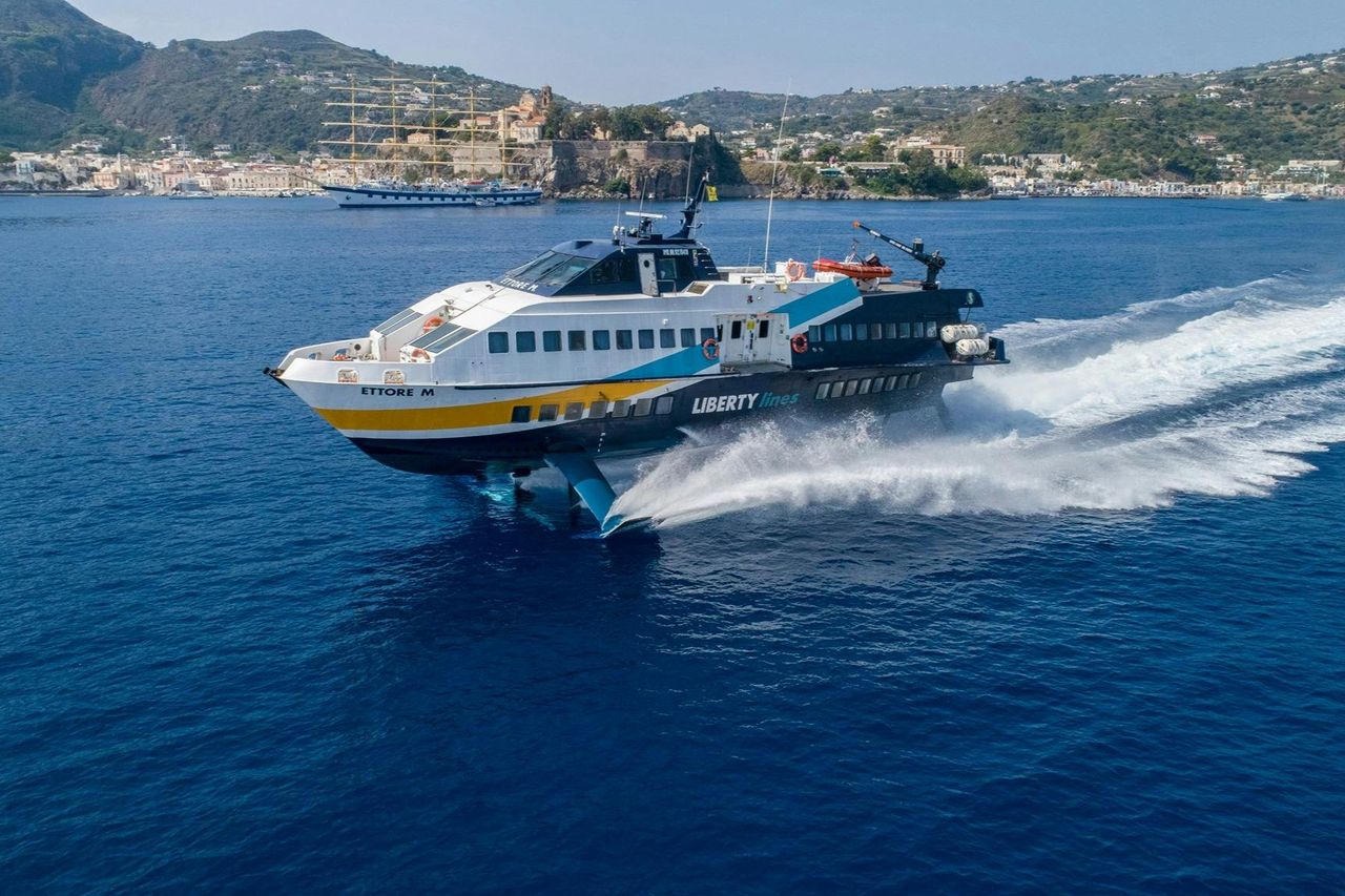 Isole Eolie: Traghetto di sola andata da Lipari ad Alicudi