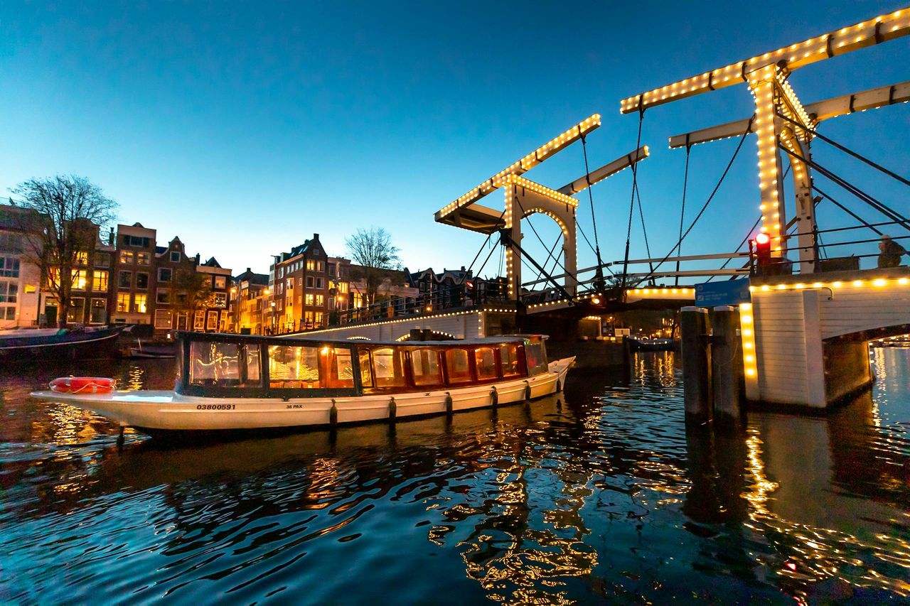 Amsterdam: Flagship Crociera serale sul canale dalla Casa di Anna Frank