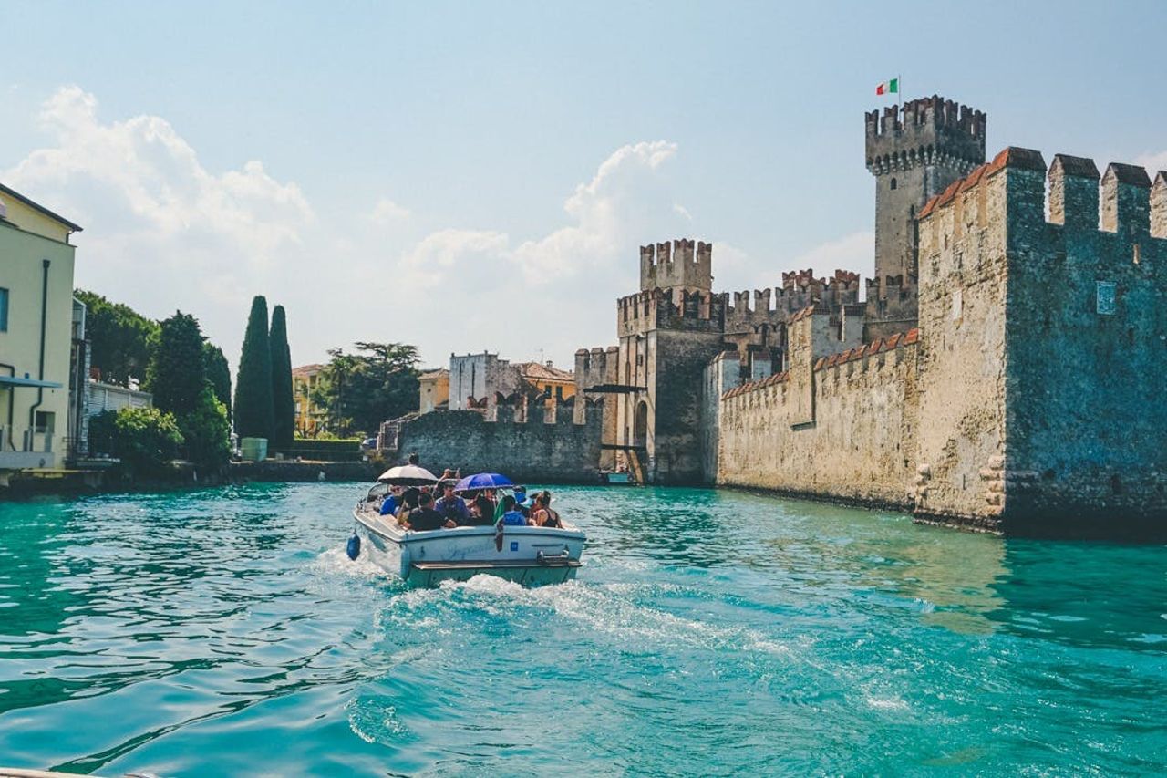 Sirmione: Tour in barca e Grotte di Catullo — 3