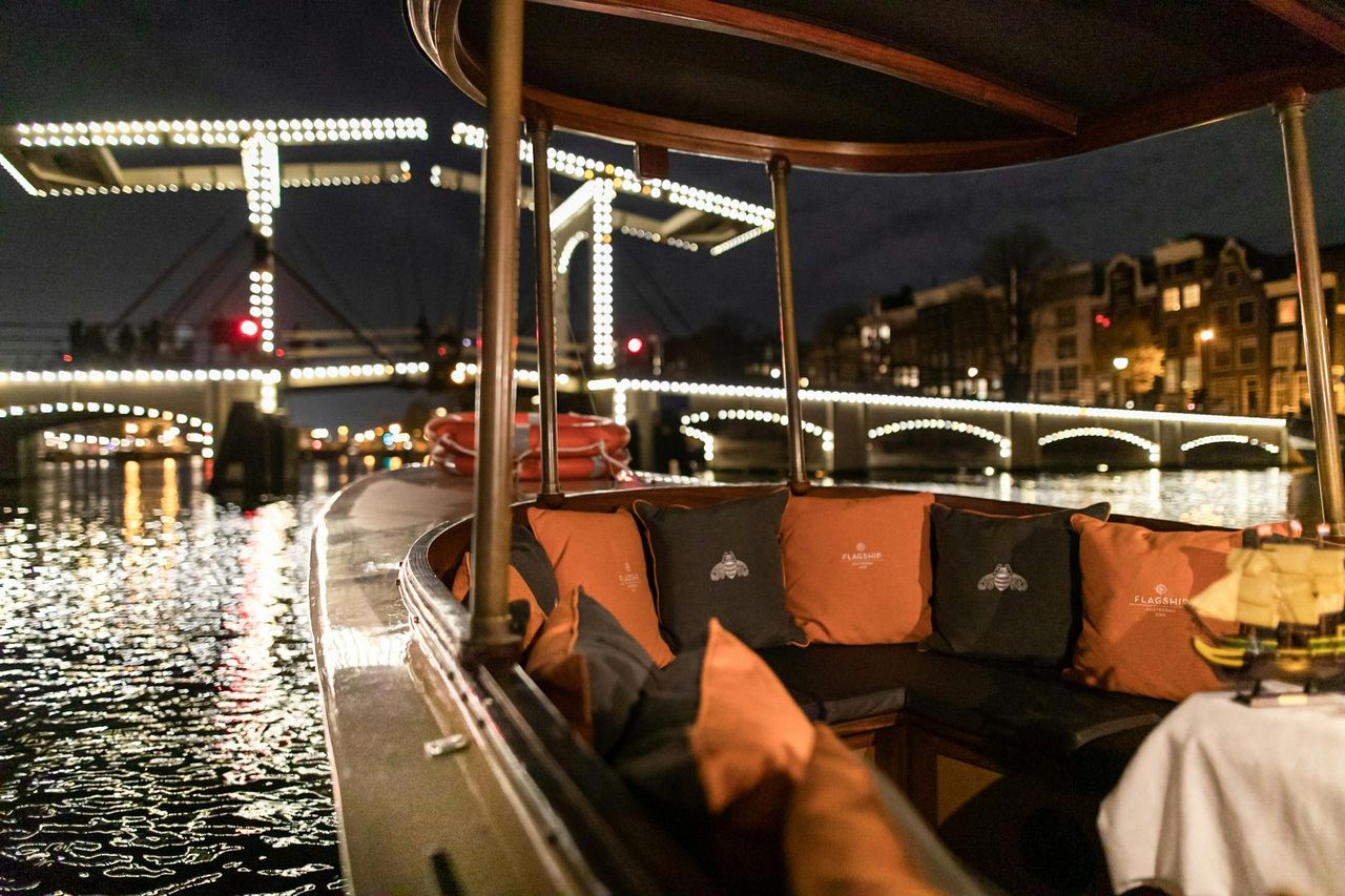 Amsterdam: Flagship Tour serale in barca aperta — 8
