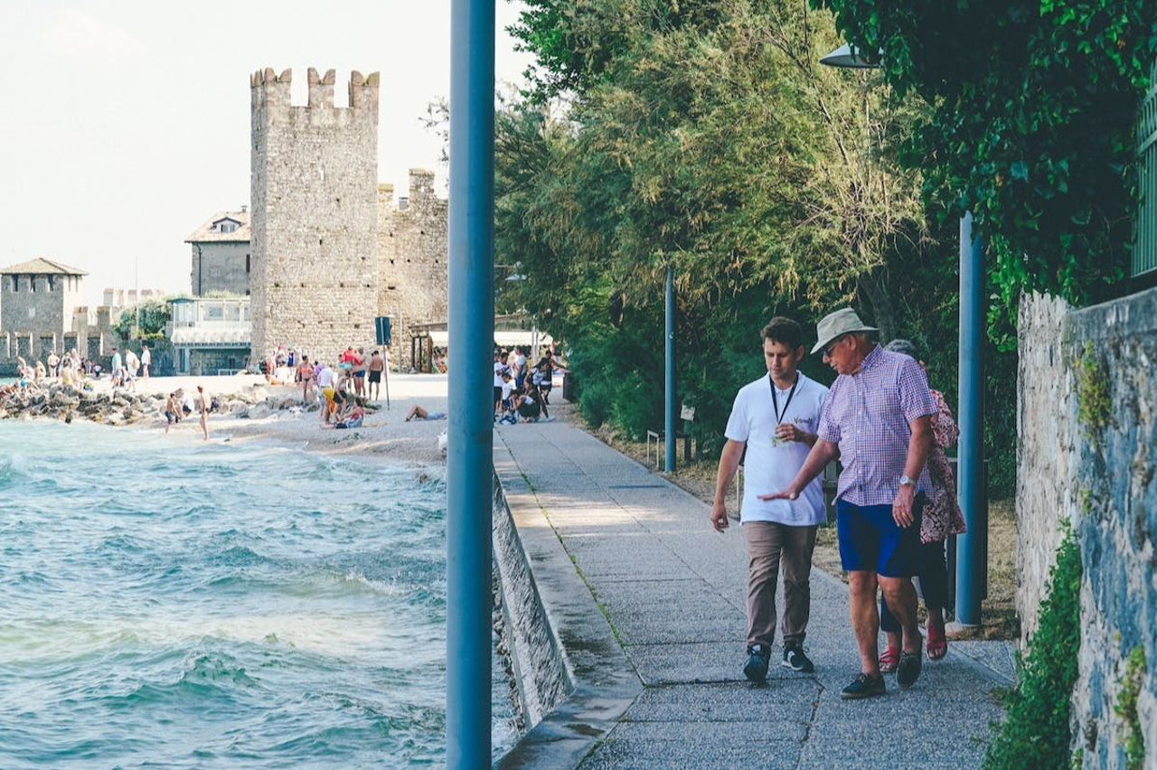 Sirmione: Tour in barca e Grotte di Catullo — 5