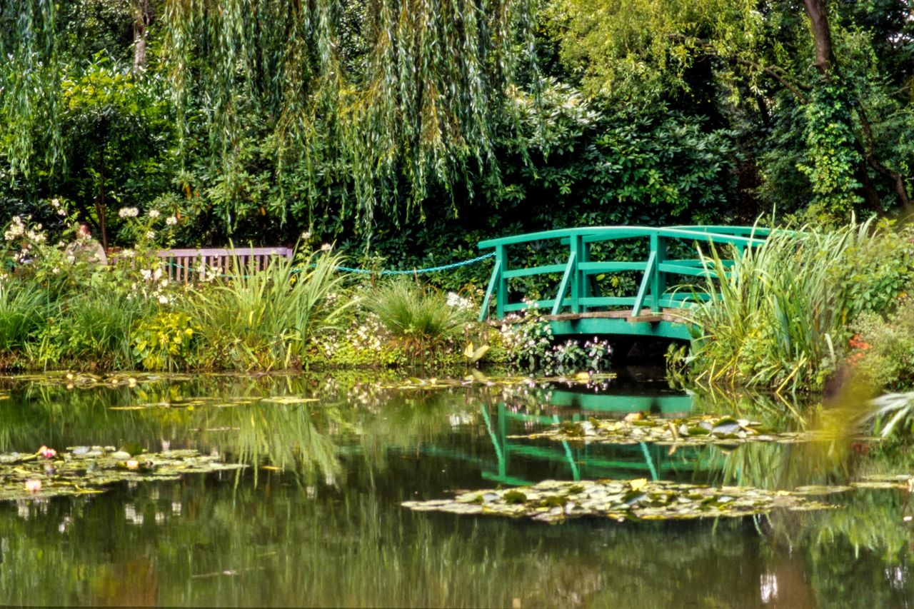 Reggia di Versailles e Giardino di Monet: Tour guidato + Trasporto da Parigi — 6