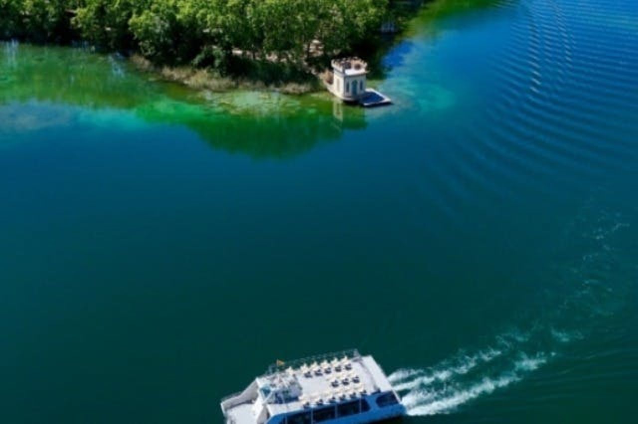 Girona: Tour in barca del Lago di Banyoles — 8