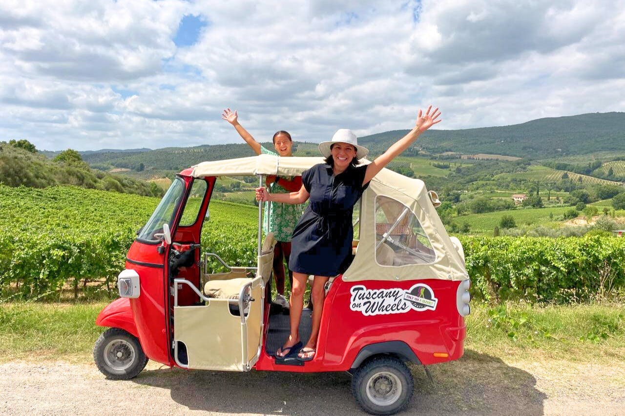 Toscana: Tour guidato privato in tuk tuk + picnic + degustazione di olio d'oliva e vino