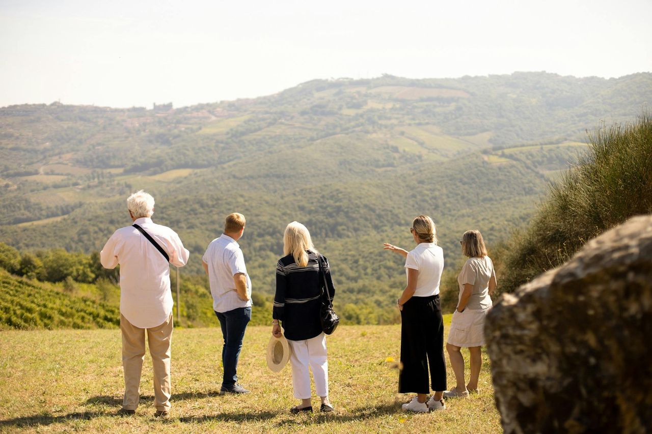 Azienda vinicola Corte Pavone: Visita guidata alla cantina con degustazione di vini di Montalcino — 5