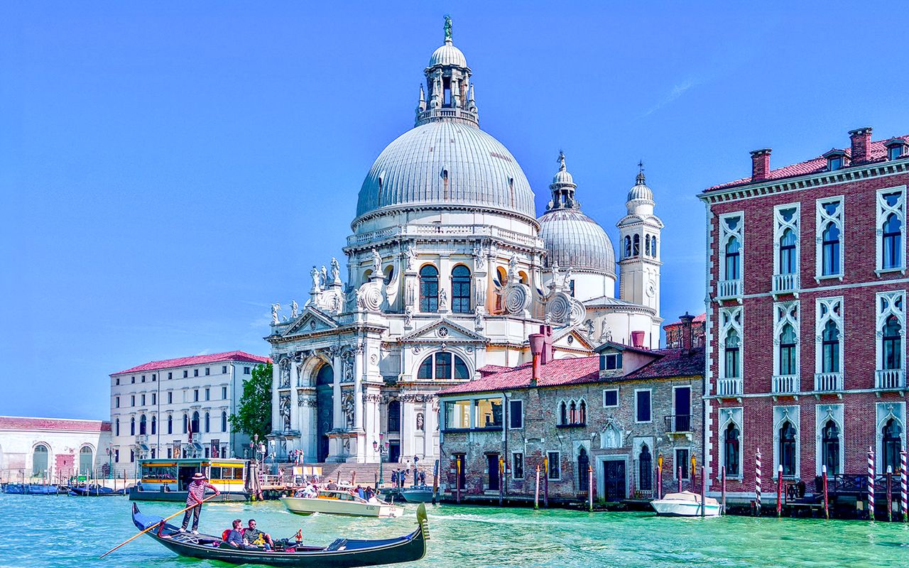 Giro classico in gondola sul Canal Grande a Venezia — 5