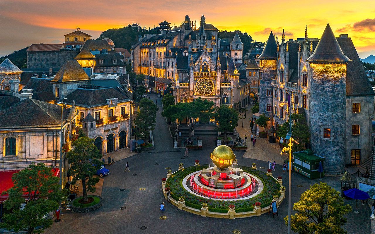 Biglietto notturno per il Sun World Ba Na Hills + Trasferimenti e cena — 2