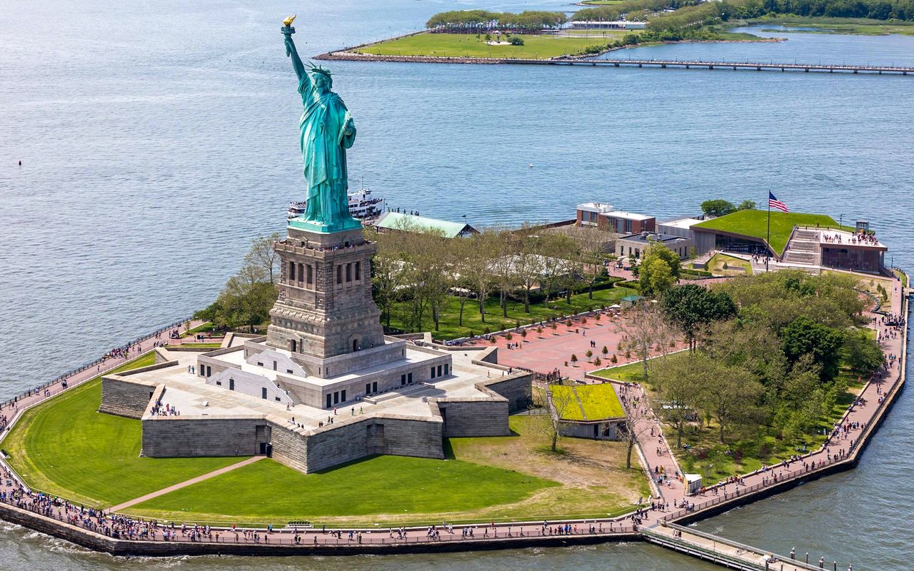 Tour guidato della Statua della Libertà ed Ellis Island con traghetto — 2