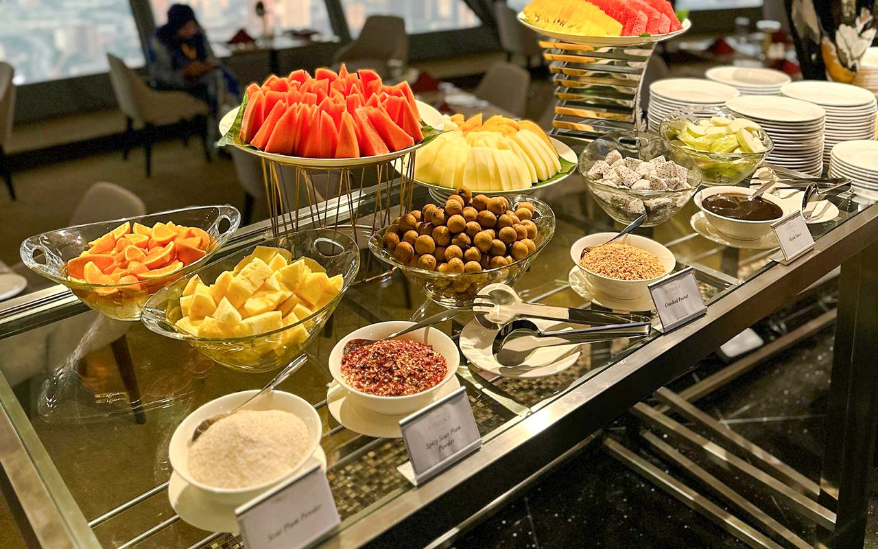 Buffet Hi-Tea all'ORBIT Revolving Dining di KL Tower  — 5