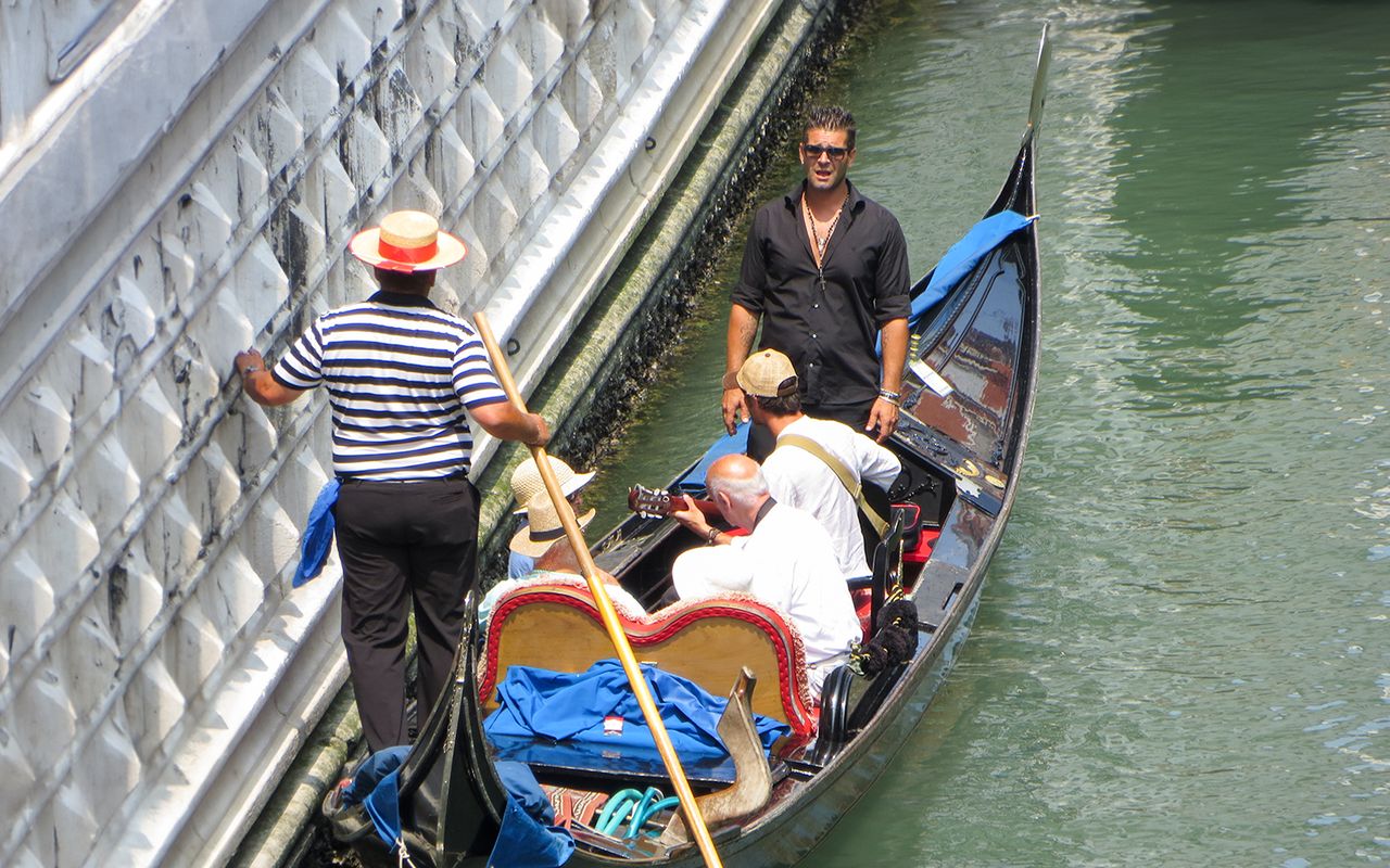Canal Grande di Venezia: giro in gondola con serenata — 4