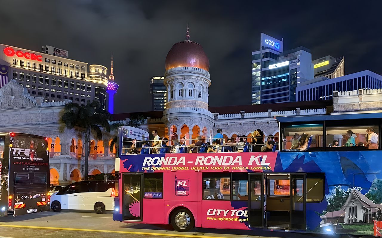 Tour notturno di Kuala Lumpur in autobus