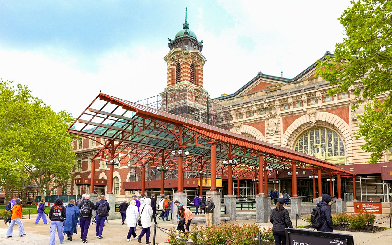Tour guidato della Statua della Libertà ed Ellis Island con traghetto — 4