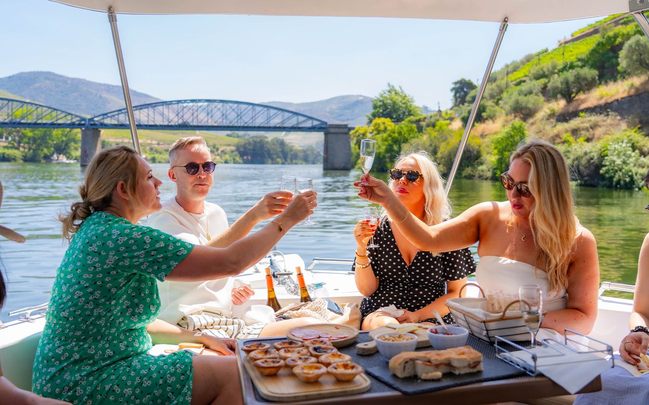 Da Pinhão: Tour in barca della Valle del Douro con degustazione di vini e pranzo — 4