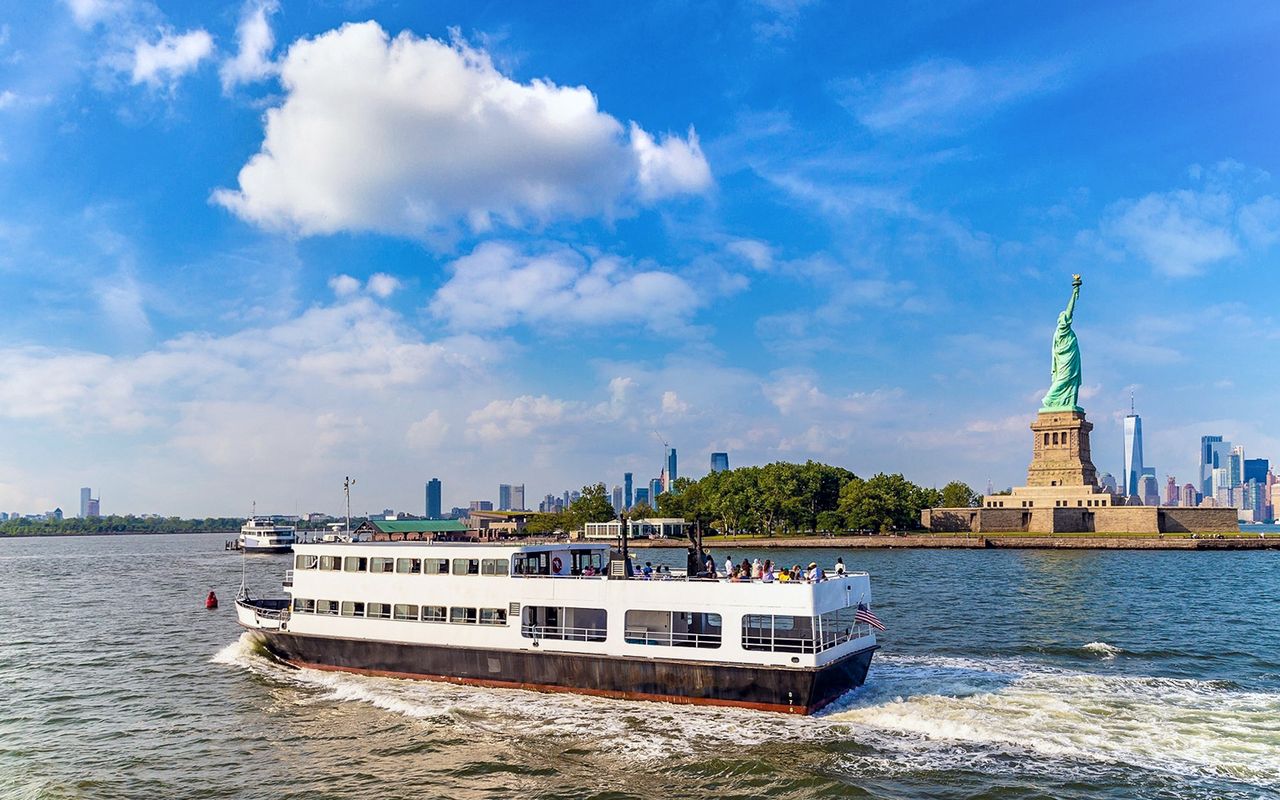 Tour guidato della Statua della Libertà ed Ellis Island con traghetto — 5