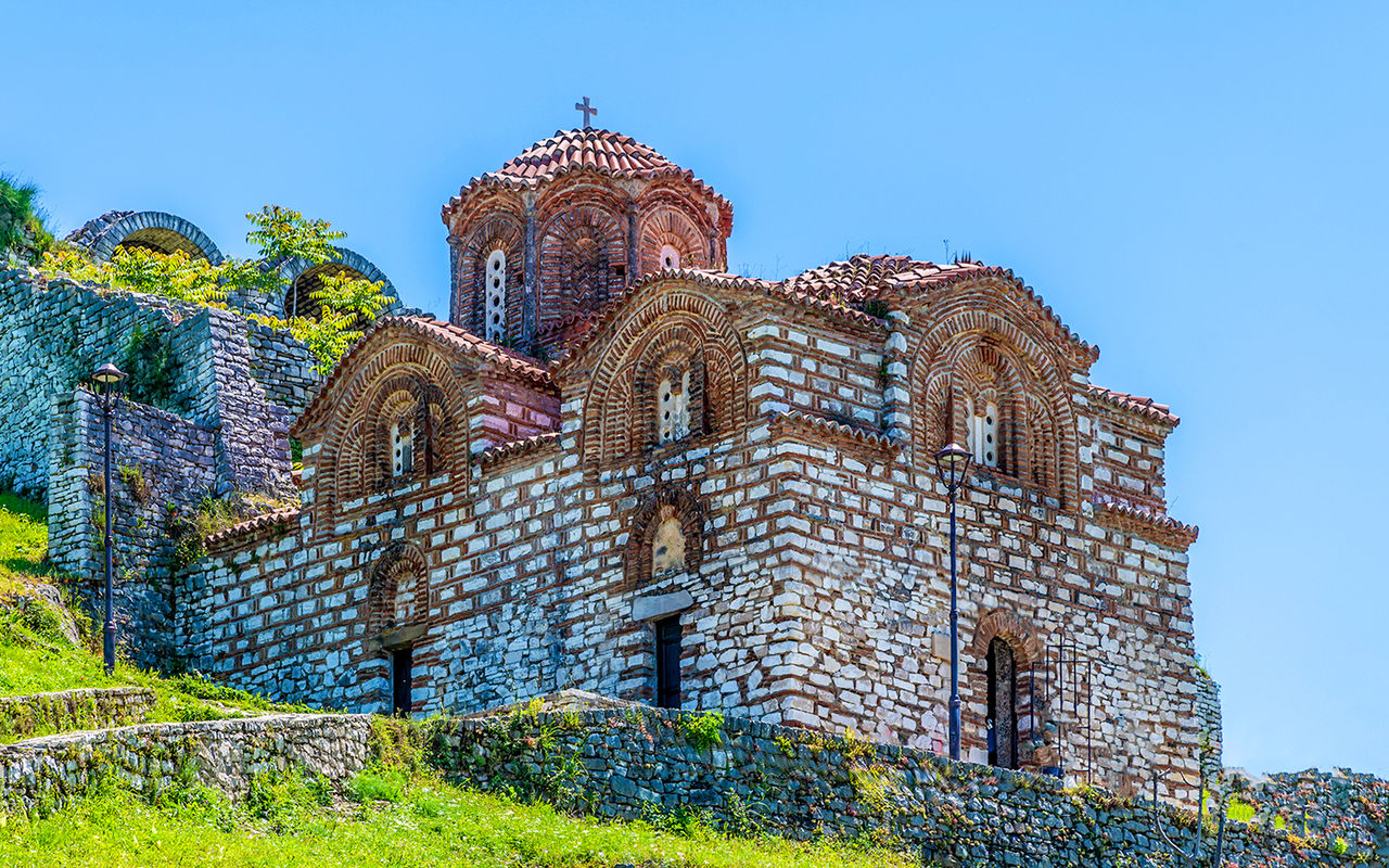Da Tirana: tour in giornata del patrimonio dell'UNESCO Berat e del lago Belshi — 8