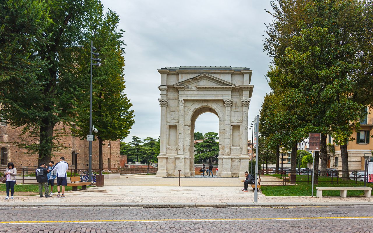 Tour a piedi di Verona con biglietti Salta la Fila per l'Arena — 8
