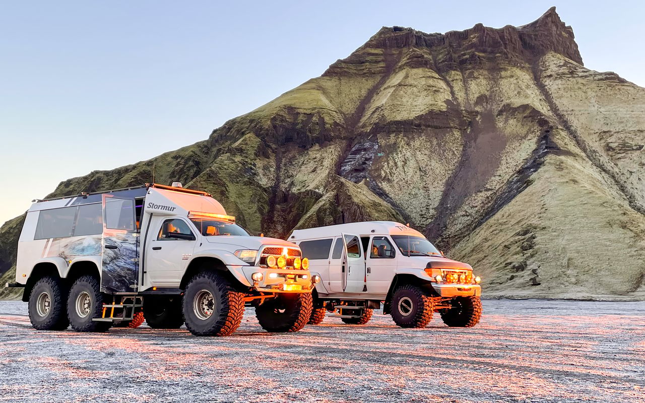 Da Vik: Grotta di ghiaccio di Katla e tour in super fuoristrada — 2