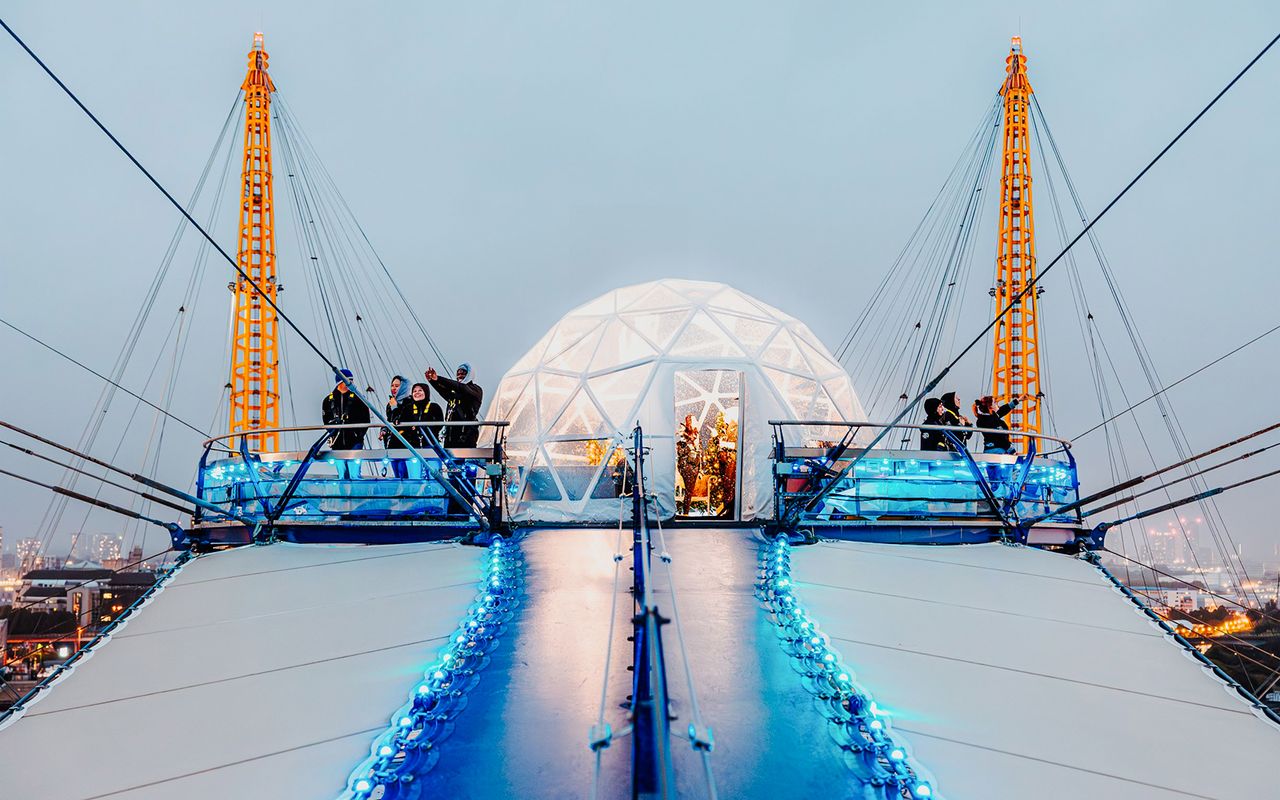 Esperienza Snow Globe a The O2