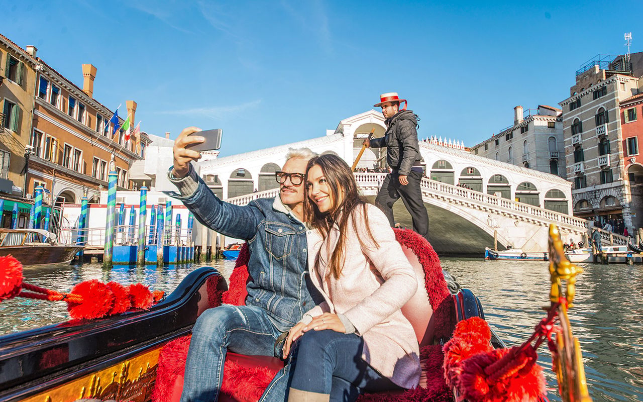 Canal Grande di Venezia: giro in gondola con serenata — 7