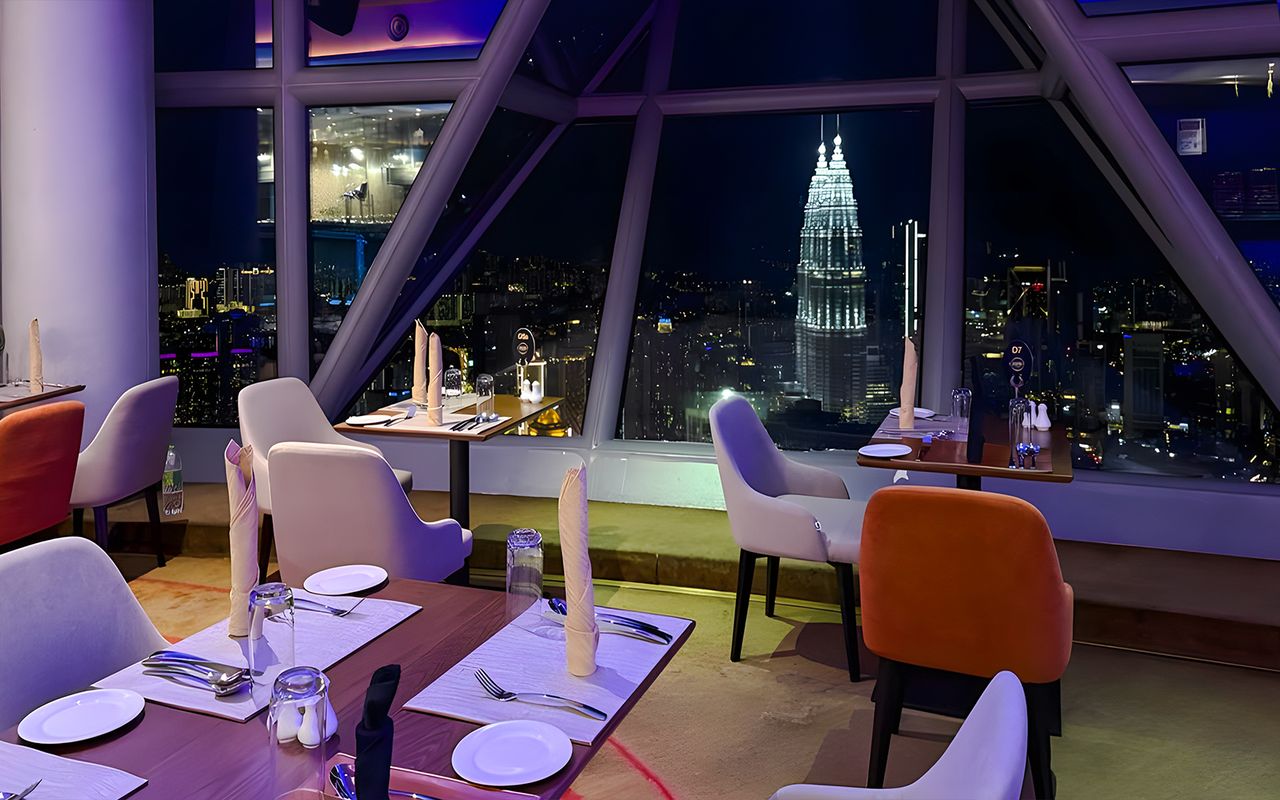 Cena a buffet presso l'ORBIT Revolving Dining in KL Tower