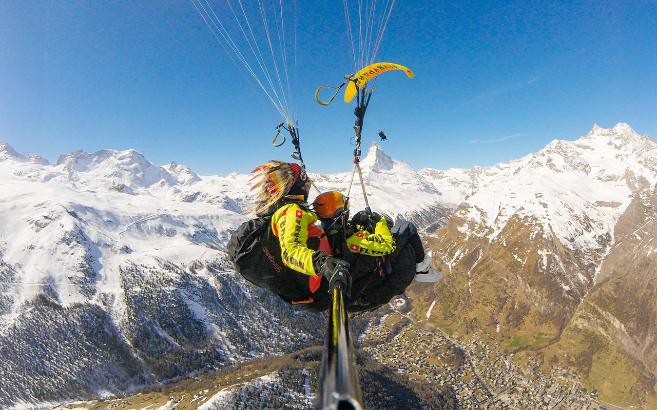 Biglietti per parapendio in tandem a Zermatt con vista sul Cervino