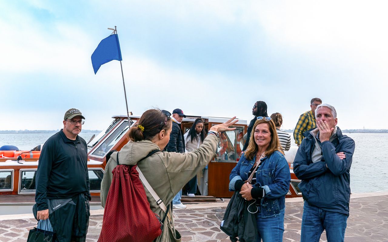 Tour privato in barca delle isole di Murano e Burano con dimostrazione di soffiatura del vetro