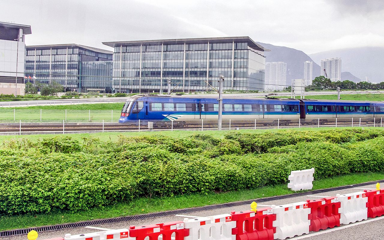 Biglietti di sola andata per l'aeroporto di Hong Kong [Codice QR di direzione]