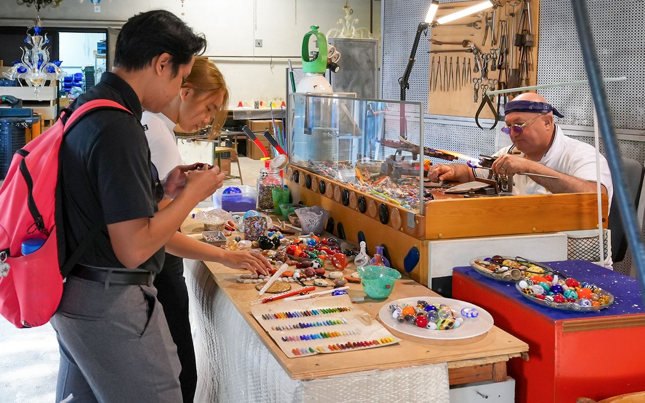 Tour privato in barca delle isole di Murano e Burano con dimostrazione di soffiatura del vetro — 3