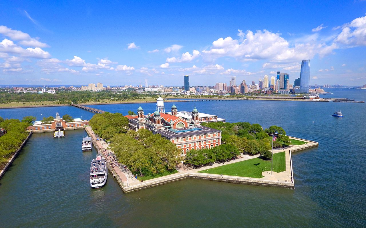 Combo: tour di New York in autobus Hop-on Hop-off + biglietti per la Statua della Libertà ed Ellis Island — 5